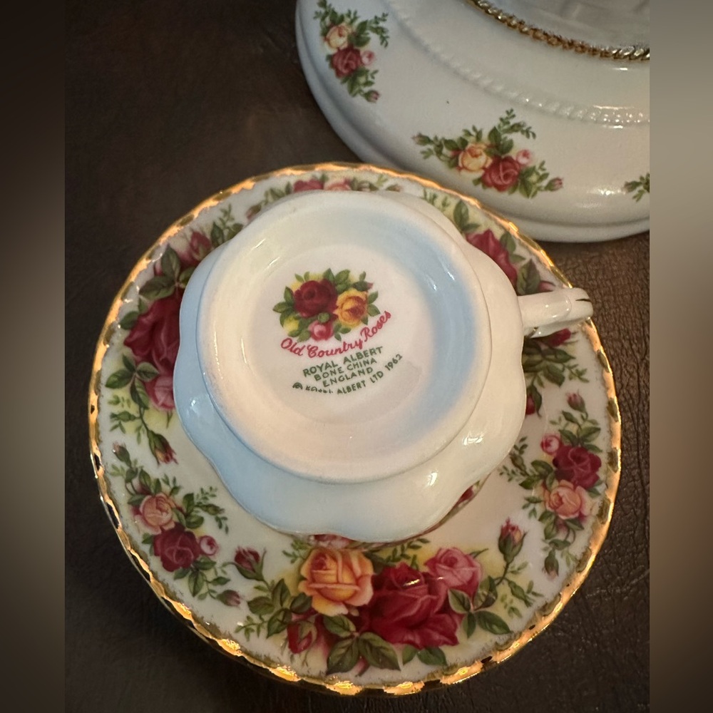 Vintage Royal Albert Old Country Roses Tea Cup & Saucer Bone China, England - Picture 2 of 6